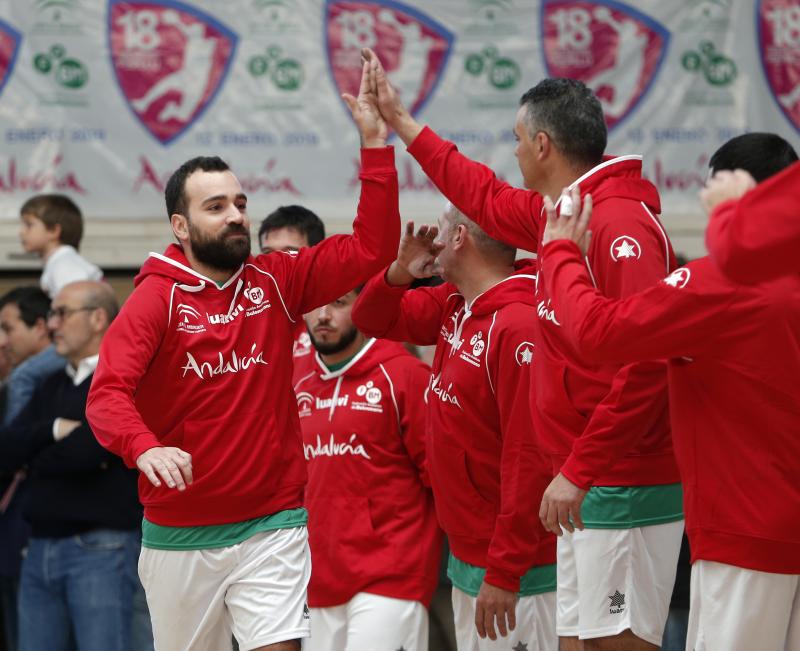 Fotos Homenaje al jugador de balonmano José Luis Pérez Canca que desde